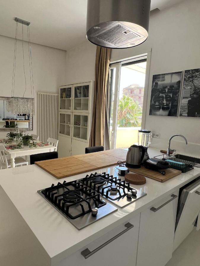 Rome, Beautiful Apartment In A Vintage Building 리도디오스티아 외부 사진