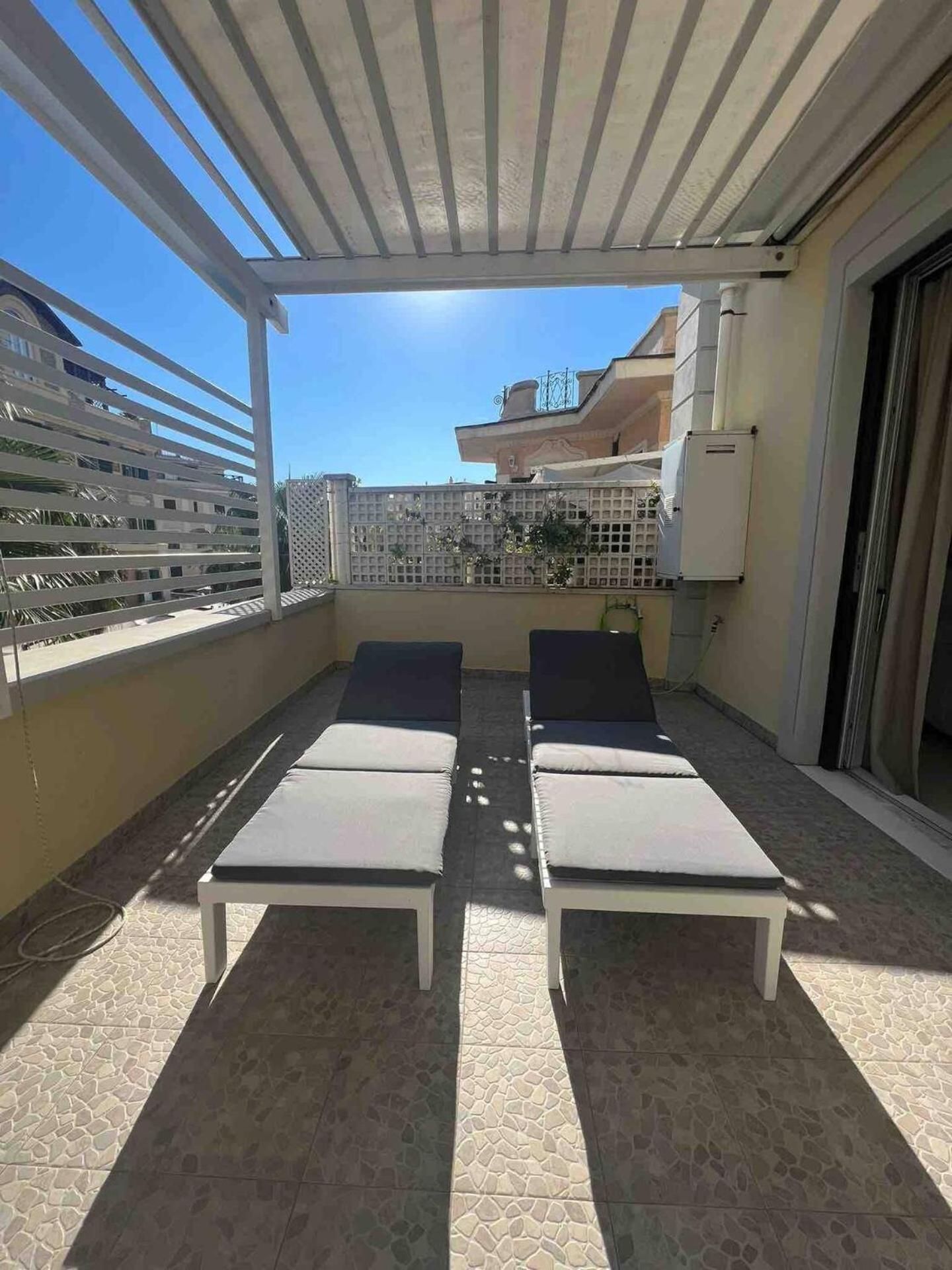 Rome, Beautiful Apartment In A Vintage Building 리도디오스티아 외부 사진